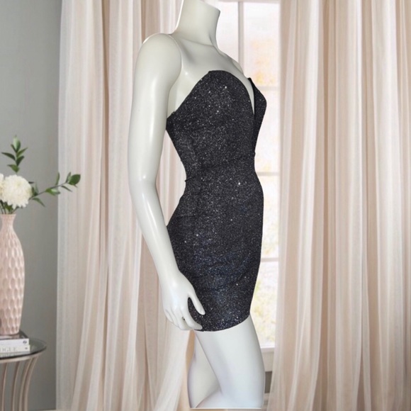 Windsor Size M | Silver Glitter  Strapless Mini Dress ( NEW WITH TAGS ) - Picture 6 of 16